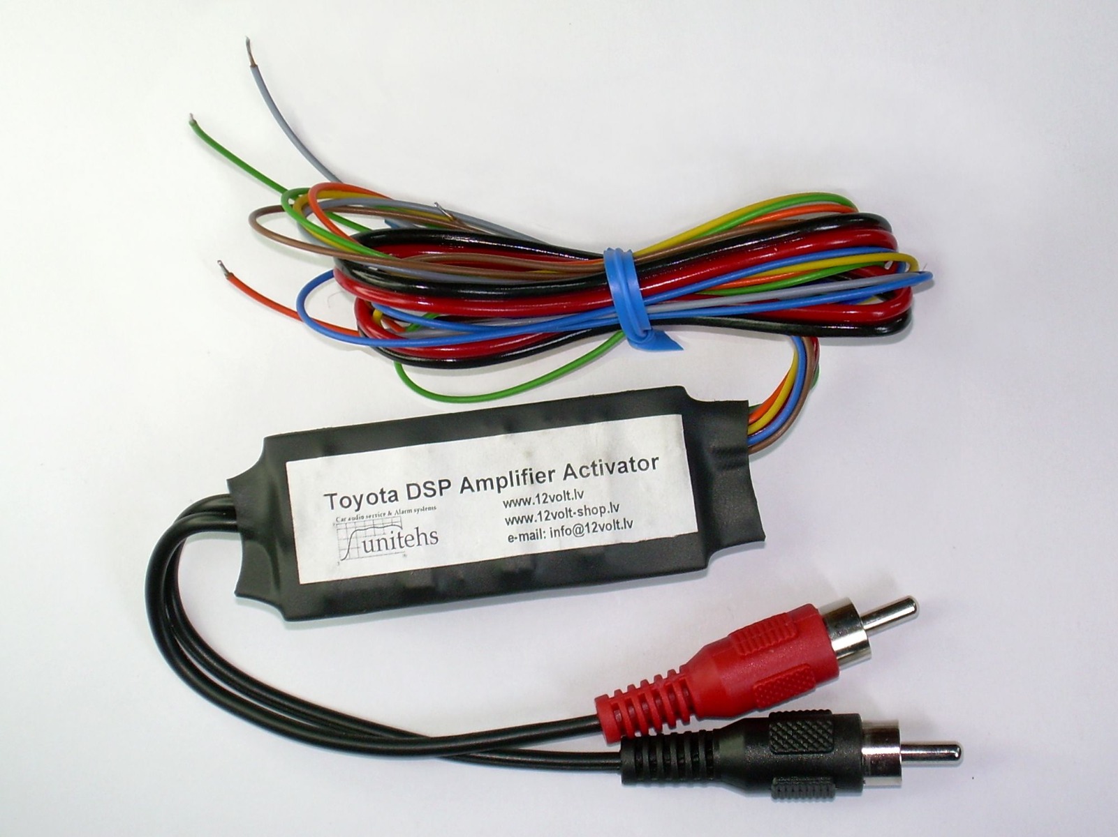 Lexus radio replacement interface w/factory amplifiers.