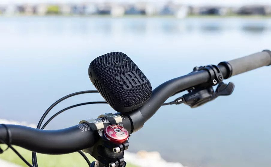 JBL Wind 3s Bluetooth speaker for cycles.