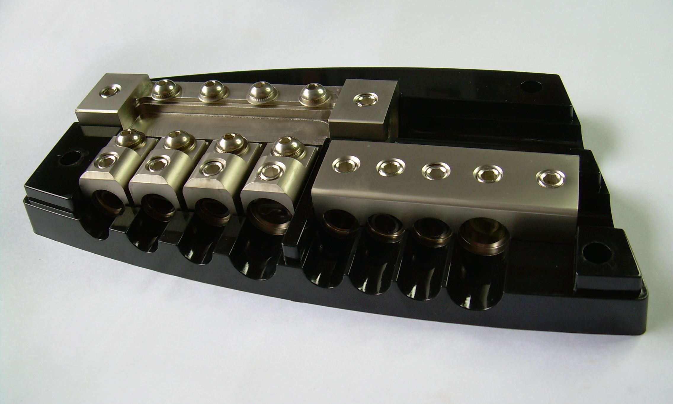 Audison Connection power distribution block with fuse. SFD 41C 