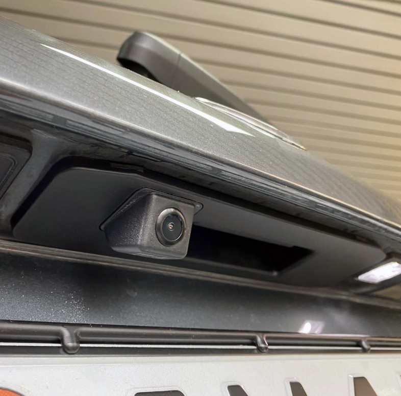 Vehicle-specific handle camera for Mercedes (RVC). VSC-E-ME15