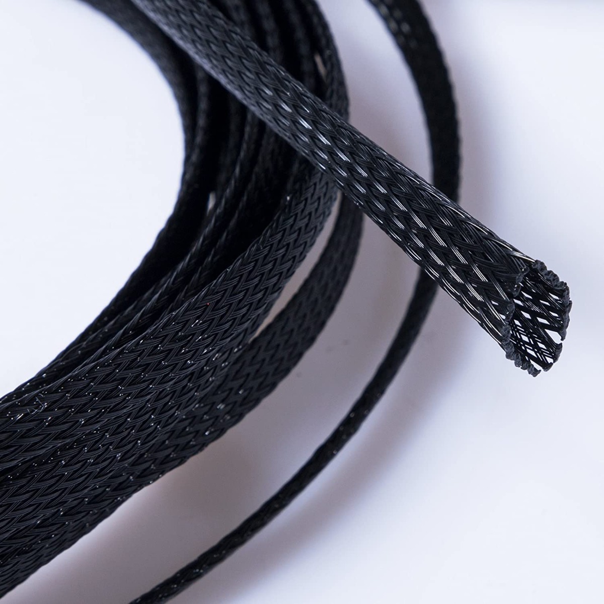Expandable braided cable sleeving, black (20.0 mm).