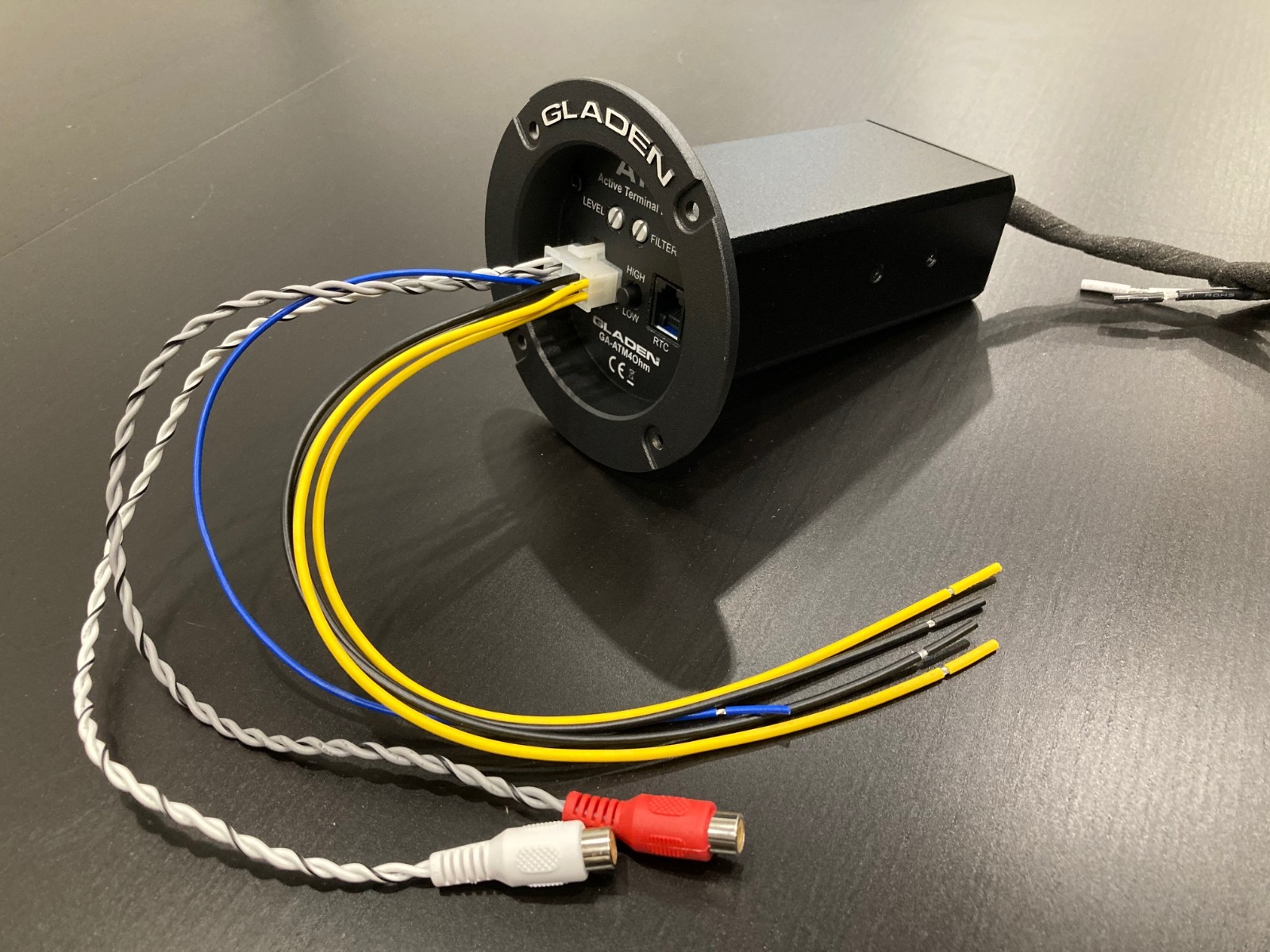 Gladen ATM4 (D class) power amplifier inside subwoofer box (mono, 4 Ohm).