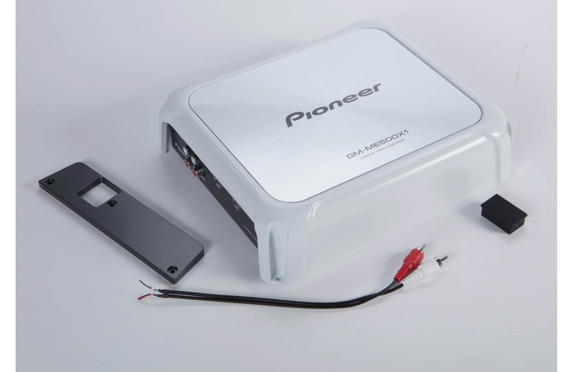 Pioneer GM-ME500X1 (FD class) marine power amplifier (mono).