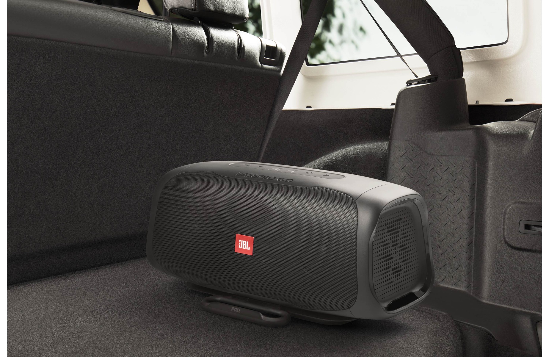 JBL BassPro GO subwoofer & full-range Bluetooth speaker.